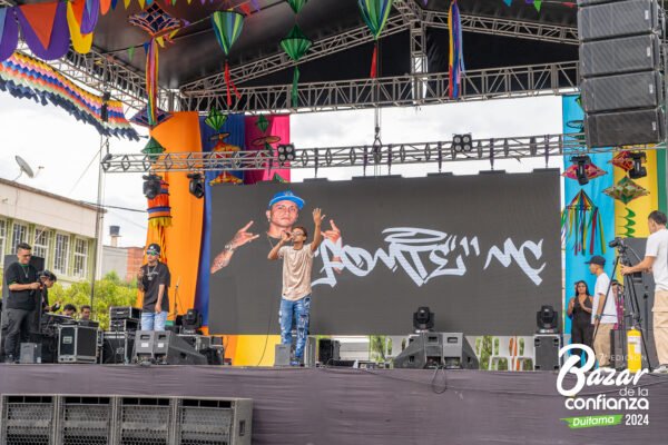 tarima-principal-bazar-de-la-confianza-boyaca-82