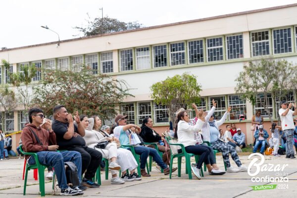 tarima-principal-bazar-de-la-confianza-boyaca-84