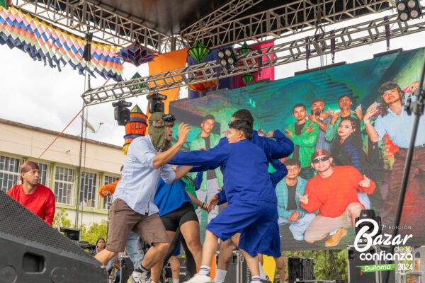 tarima-principal-bazar-de-la-confianza-boyaca-85