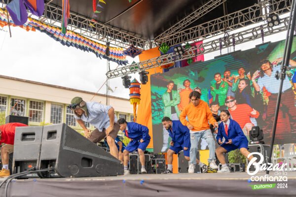 tarima-principal-bazar-de-la-confianza-boyaca-86