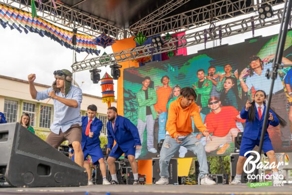 tarima-principal-bazar-de-la-confianza-boyaca-87