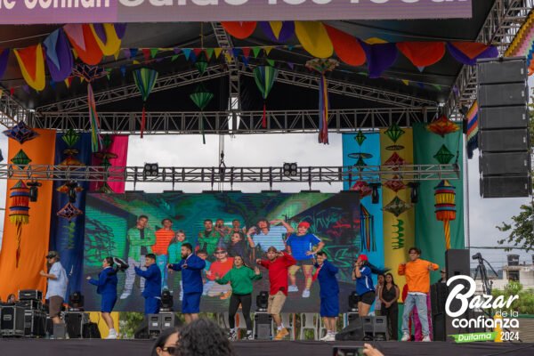 tarima-principal-bazar-de-la-confianza-boyaca-90