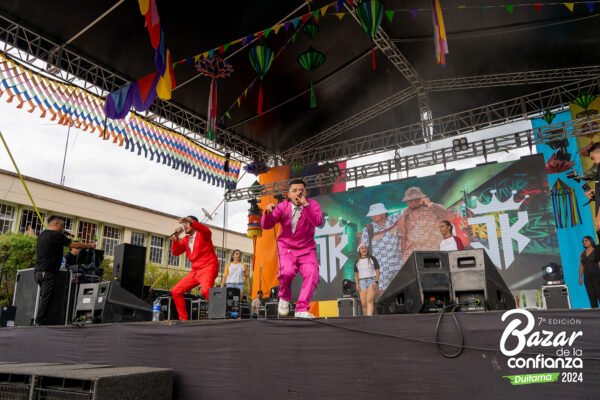 tarima-principal-bazar-de-la-confianza-boyaca-96