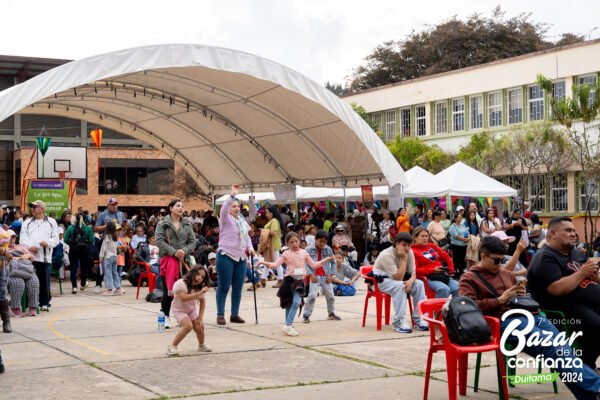 tarima-principal-bazar-de-la-confianza-boyaca-98