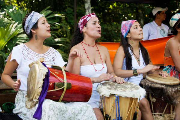 14796489692_f0a3ed3f9f_h