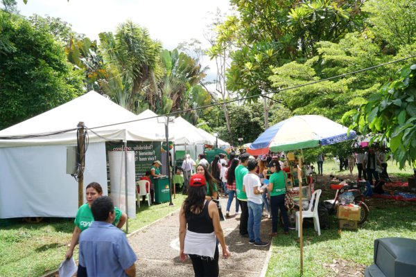 Bazar-de-la-confianza-Confiar-2017-43