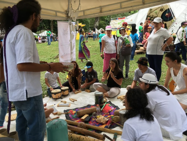 Los jóvenes Confiar escuchan, hablan, construyen y participan