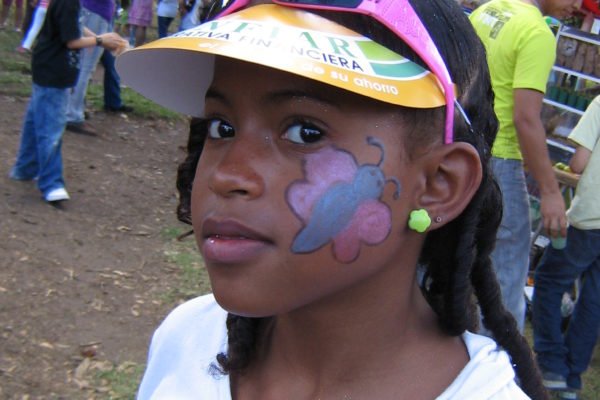 mi-sobrina-me-muestra-su-carita mi-sobrina-me-muestra-su-carita