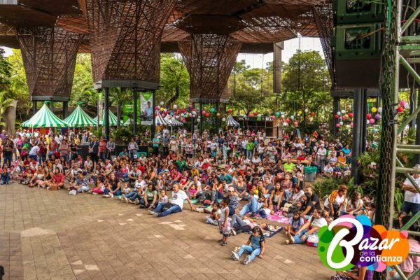 Tarima_Principal_-Bazar_de_la_Confianza-11