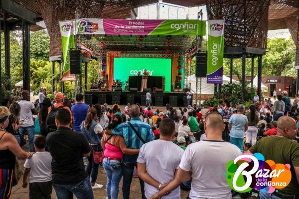 Tarima_Principal_-Bazar_de_la_Confianza-18