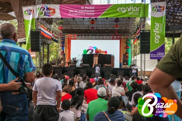 Tarima_Principal_-Bazar_de_la_Confianza-19