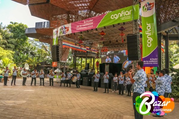 Tarima_Principal_-Bazar_de_la_Confianza-2