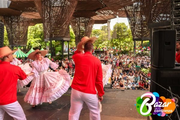 Tarima_Principal_-Bazar_de_la_Confianza-26