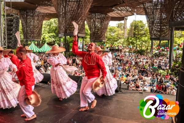 Tarima_Principal_-Bazar_de_la_Confianza-27