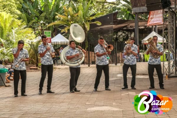 Tarima_Principal_-Bazar_de_la_Confianza-3