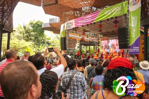 Tarima_Principal_-Bazar_de_la_Confianza-38