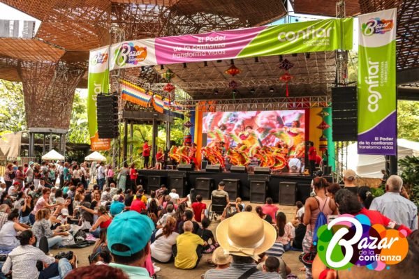 Tarima_Principal_-Bazar_de_la_Confianza-39
