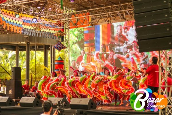 Tarima_Principal_-Bazar_de_la_Confianza-41