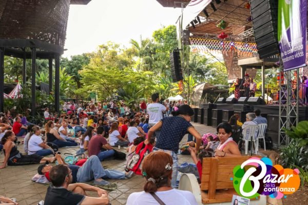 Tarima_Principal_-Bazar_de_la_Confianza-42