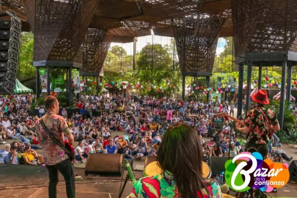 Tarima_Principal_-Bazar_de_la_Confianza-43