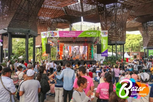 Tarima_Principal_-Bazar_de_la_Confianza-64