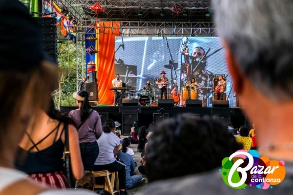 Tarima_Principal_-Bazar_de_la_Confianza-65