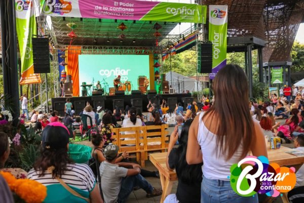 Tarima_Principal_-Bazar_de_la_Confianza-69