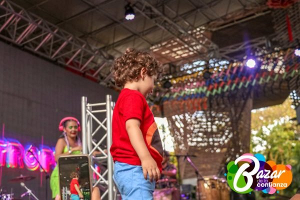 Tarima_Principal_-Bazar_de_la_Confianza-72