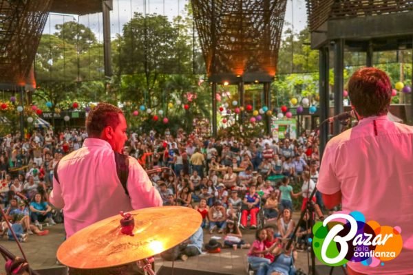 Tarima_Principal_-Bazar_de_la_Confianza-78