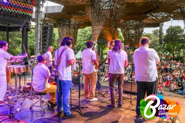 Tarima_Principal_-Bazar_de_la_Confianza-80