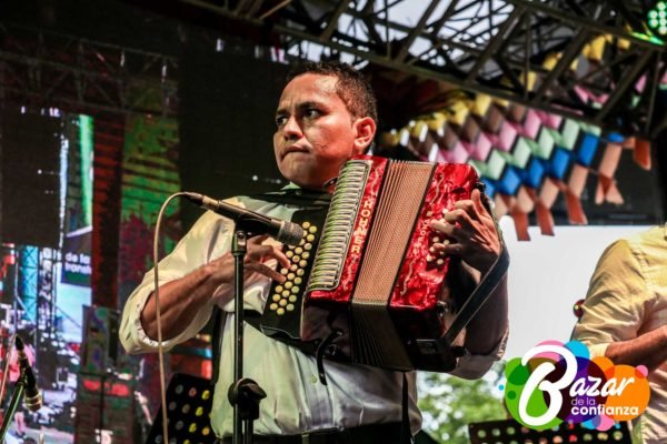 Tarima_Principal_-Bazar_de_la_Confianza-87