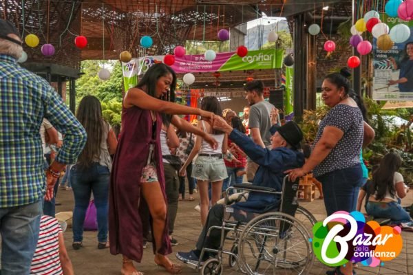 Tarima_Principal_-Bazar_de_la_Confianza-96