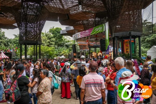 Tarima_Principal_-Bazar_de_la_Confianza-97