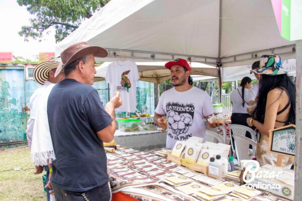 BAZAR-DE-LA-CONFIANZA-MERCADO-SOLIDARIO-IMG_9676 (102) BAZAR-DE-LA-CONFIANZA-MERCADO-SOLIDARIO-IMG_9676 (102)