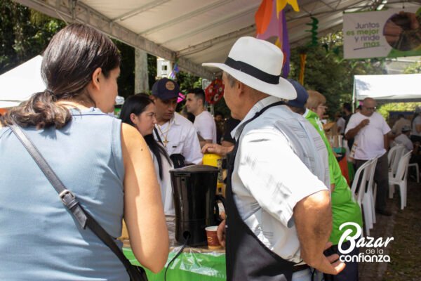 BAZAR-DE-LA-CONFIANZA-MERCADO-SOLIDARIO-IMG_9676 (2) BAZAR-DE-LA-CONFIANZA-MERCADO-SOLIDARIO-IMG_9676 (2)