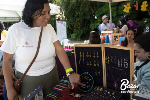 BAZAR-DE-LA-CONFIANZA-MERCADO-SOLIDARIO-IMG_9676 (20) BAZAR-DE-LA-CONFIANZA-MERCADO-SOLIDARIO-IMG_9676 (20)