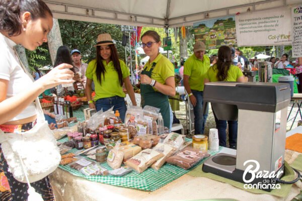 BAZAR-DE-LA-CONFIANZA-MERCADO-SOLIDARIO-IMG_9676 (85) BAZAR-DE-LA-CONFIANZA-MERCADO-SOLIDARIO-IMG_9676 (85)