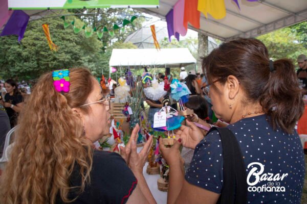 BAZAR-DE-LA-CONFIANZA-MERCADO-SOLIDARIO-IMG_9676 (90) BAZAR-DE-LA-CONFIANZA-MERCADO-SOLIDARIO-IMG_9676 (90)