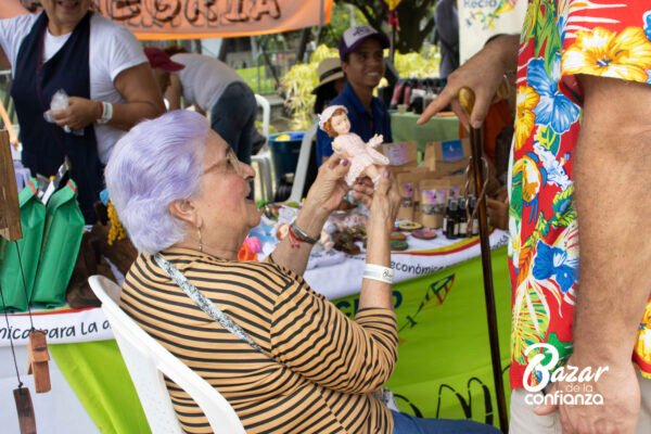 BAZAR-DE-LA-CONFIANZA-REDES-SOLIDARIAS-IMG_4247 (13) BAZAR-DE-LA-CONFIANZA-REDES-SOLIDARIAS-IMG_4247 (13)