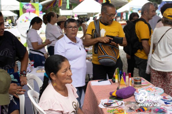 BAZAR-DE-LA-CONFIANZA-REDES-SOLIDARIAS-IMG_4247 (14) BAZAR-DE-LA-CONFIANZA-REDES-SOLIDARIAS-IMG_4247 (14)
