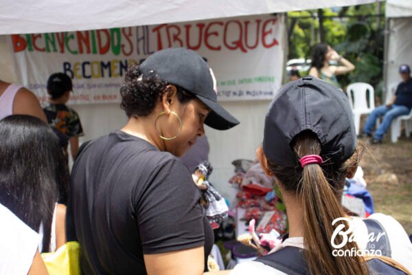 BAZAR-DE-LA-CONFIANZA-REDES-SOLIDARIAS-IMG_4247 (16) BAZAR-DE-LA-CONFIANZA-REDES-SOLIDARIAS-IMG_4247 (16)