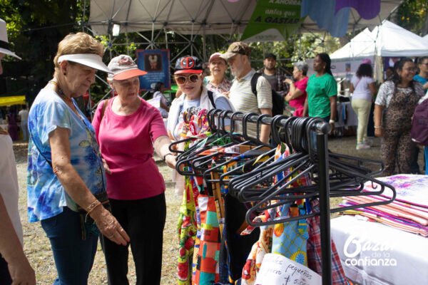 BAZAR-DE-LA-CONFIANZA-REDES-SOLIDARIAS-IMG_4247 (2) BAZAR-DE-LA-CONFIANZA-REDES-SOLIDARIAS-IMG_4247 (2)