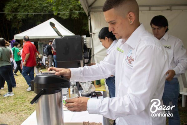 BAZAR-DE-LA-CONFIANZA-REDES-SOLIDARIAS-IMG_4247 (23) BAZAR-DE-LA-CONFIANZA-REDES-SOLIDARIAS-IMG_4247 (23)