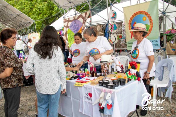 BAZAR-DE-LA-CONFIANZA-REDES-SOLIDARIAS-IMG_4247 (37) BAZAR-DE-LA-CONFIANZA-REDES-SOLIDARIAS-IMG_4247 (37)