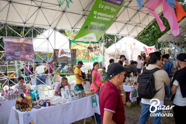 BAZAR-DE-LA-CONFIANZA-REDES-SOLIDARIAS-IMG_4247 (54) BAZAR-DE-LA-CONFIANZA-REDES-SOLIDARIAS-IMG_4247 (54)