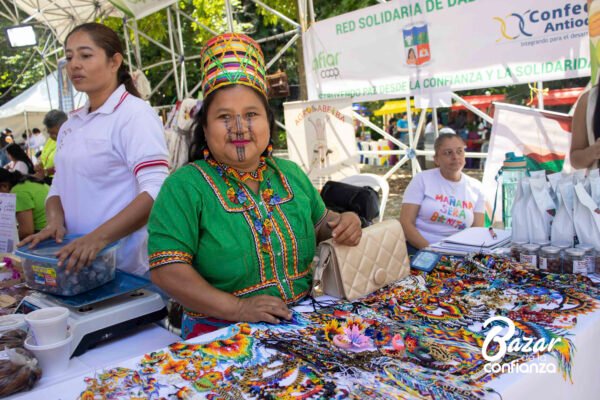 BAZAR-DE-LA-CONFIANZA-REDES-SOLIDARIAS-IMG_4247 (6) BAZAR-DE-LA-CONFIANZA-REDES-SOLIDARIAS-IMG_4247 (6)