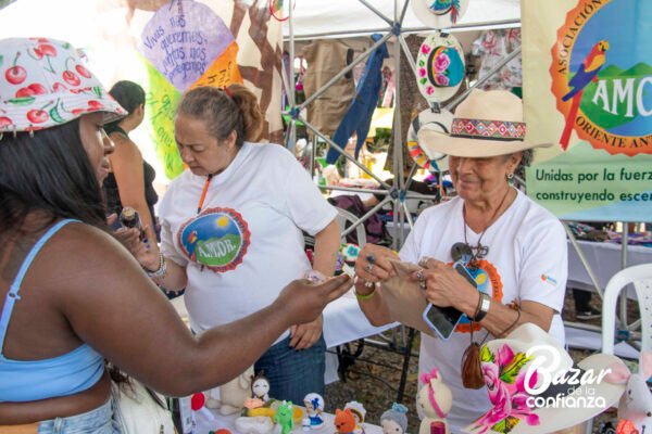 BAZAR-DE-LA-CONFIANZA-REDES-SOLIDARIAS-IMG_4247 (72) BAZAR-DE-LA-CONFIANZA-REDES-SOLIDARIAS-IMG_4247 (72)