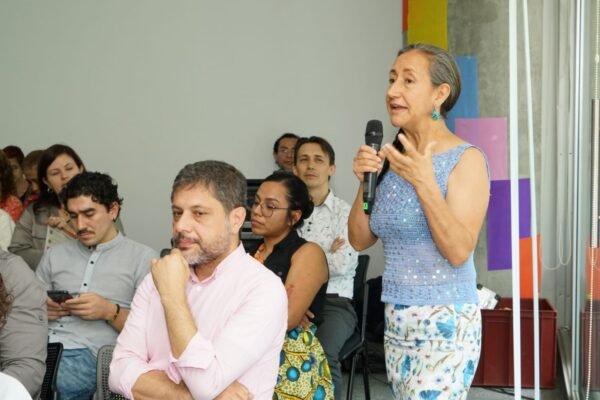 Bazar-de-la-Confianza-Foro-Confianza.25 PM Bazar-de-la-Confianza-Foro-Confianza.25 PM