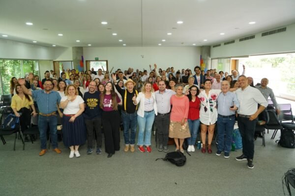 Bazar-de-la-Confianza-Foro-Confianza.34 PM Bazar-de-la-Confianza-Foro-Confianza.34 PM