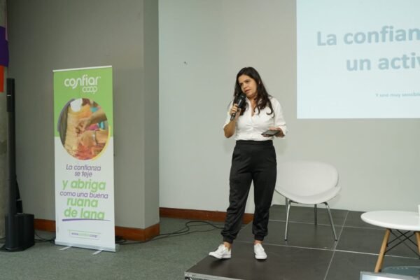 Bazar-de-la-Confianza-Foro-Confianza.55.00 PM Bazar-de-la-Confianza-Foro-Confianza.55.00 PM